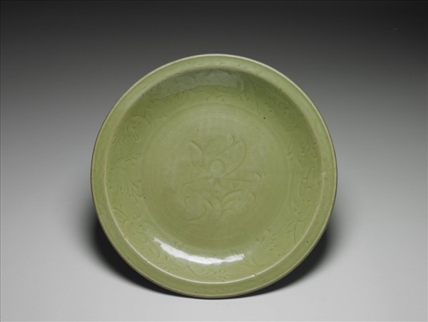 龍泉窯 青瓷劃花折沿大盤