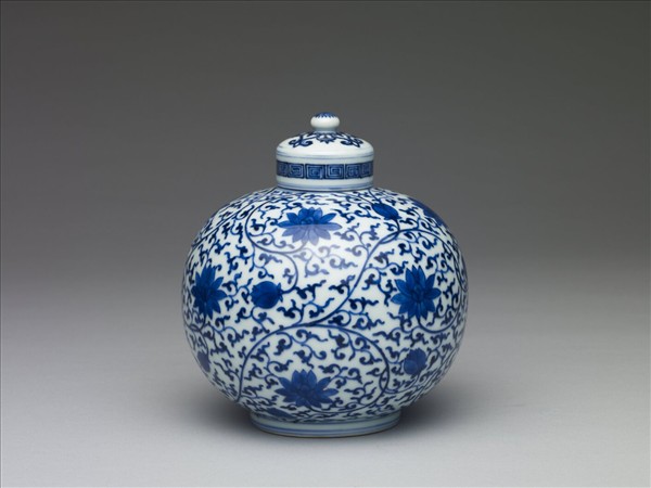 青花纏枝花卉紋蓋罐