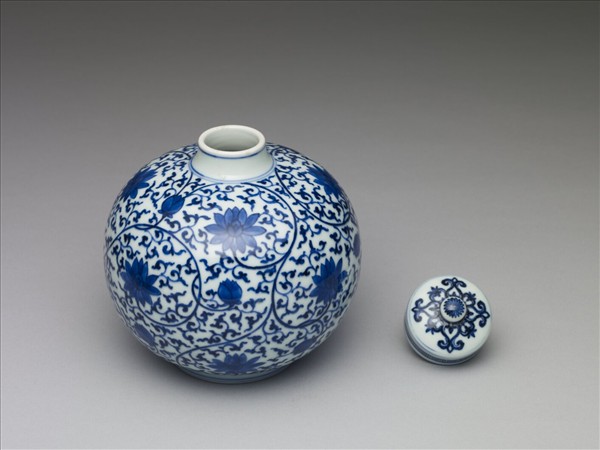 青花纏枝花卉紋蓋罐