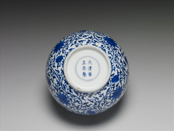 青花纏枝花卉紋蓋罐