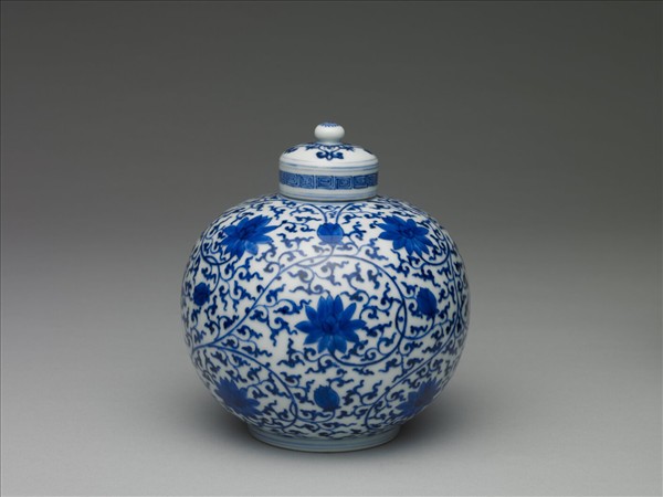 青花纏枝花卉紋蓋罐