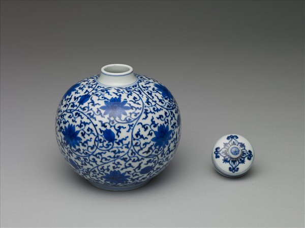 青花纏枝花卉紋蓋罐