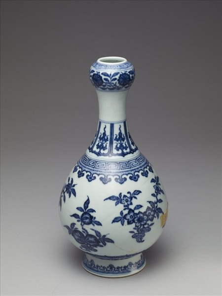 青花折枝花果紋蒜頭瓶