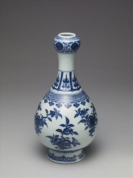 青花折枝花果紋蒜頭瓶