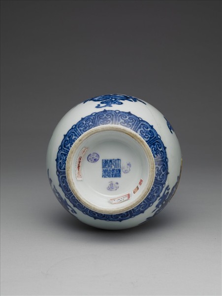 青花折枝花果紋蒜頭瓶