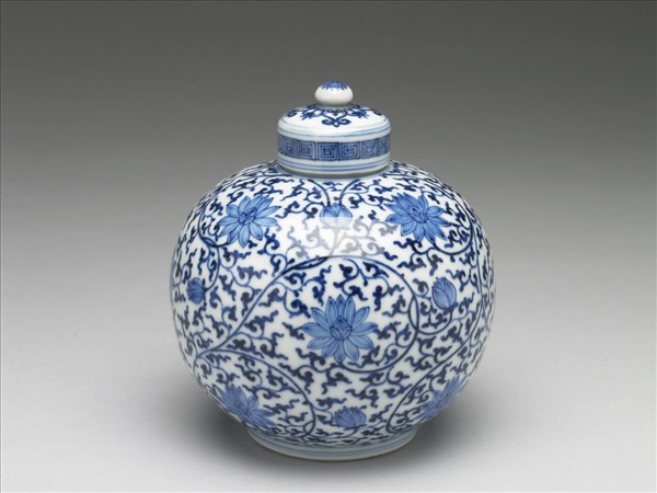 青花纏枝花卉紋蓋罐