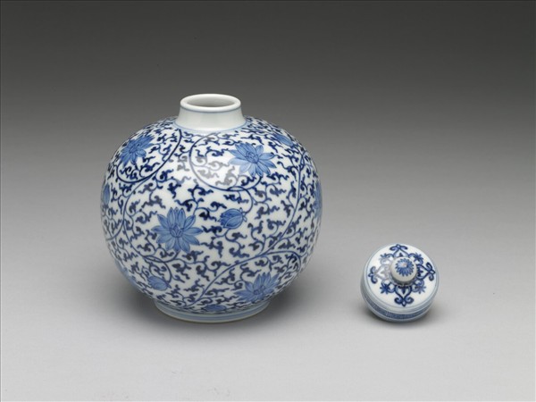 青花纏枝花卉紋蓋罐