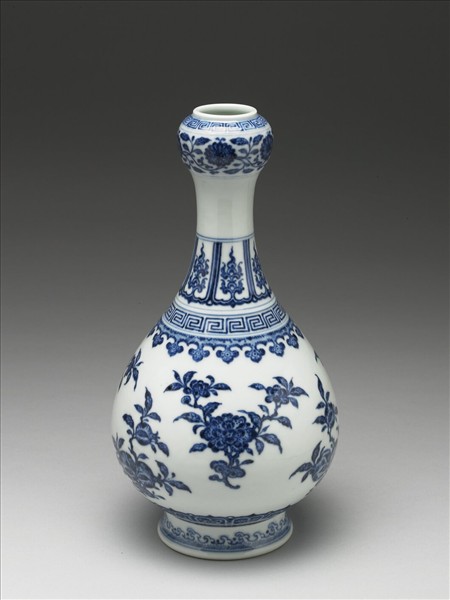 青花折枝花果紋蒜頭瓶