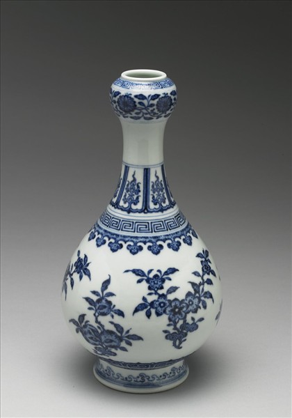 青花折枝花果紋蒜頭瓶