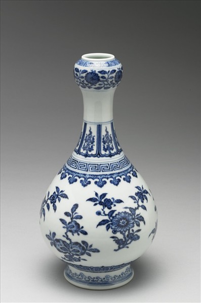 青花折枝花果紋蒜頭瓶