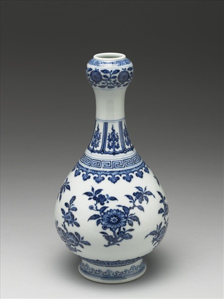 青花折枝花果紋蒜頭瓶