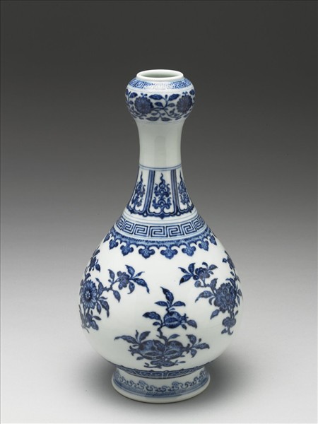 青花折枝花果紋蒜頭瓶