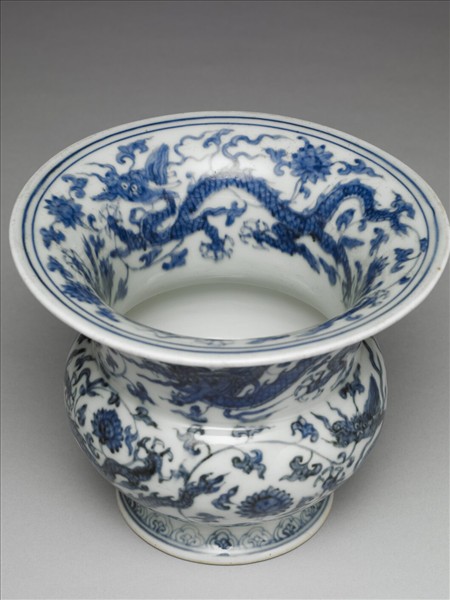 青花六龍穿花紋渣斗