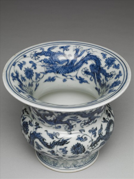 青花六龍穿花紋渣斗