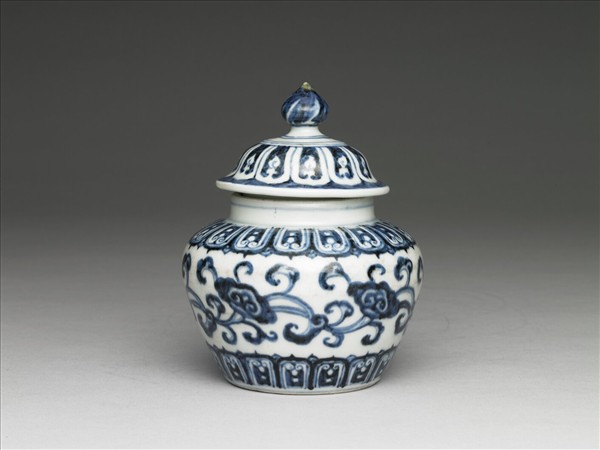 青花轉枝靈芝紋蓋罐