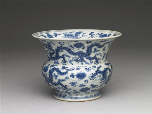 青花六龍穿花紋渣斗