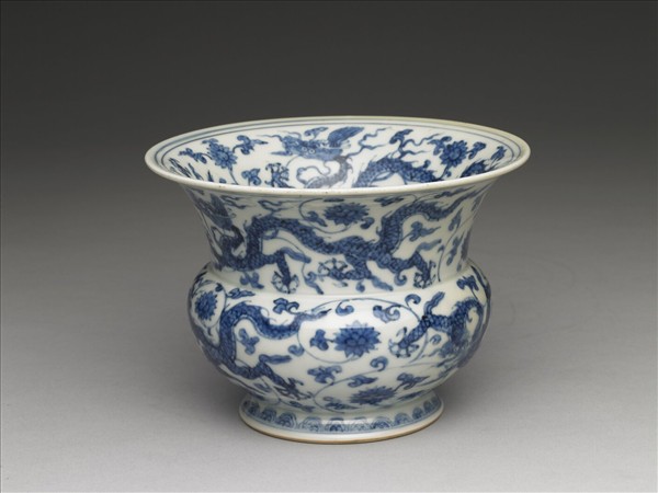 青花六龍穿花紋渣斗