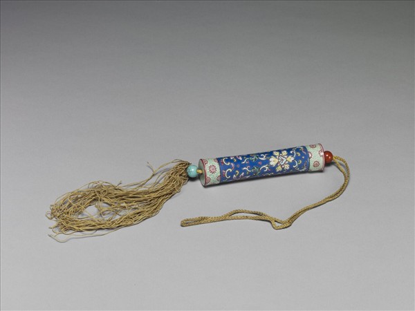 粉彩藍地纏枝花卉紋牙籤筒
