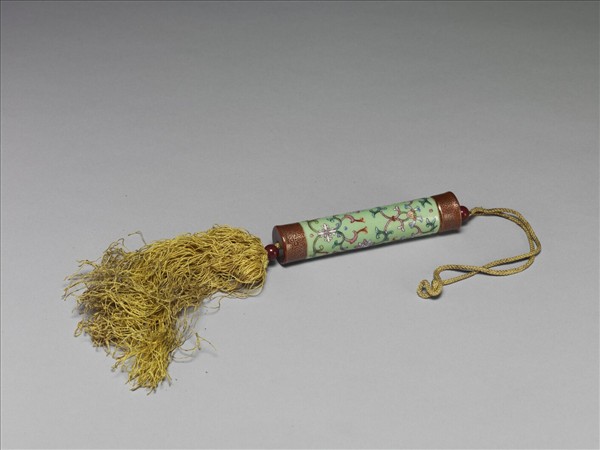 粉彩草綠地纏枝花卉紋牙籤筒