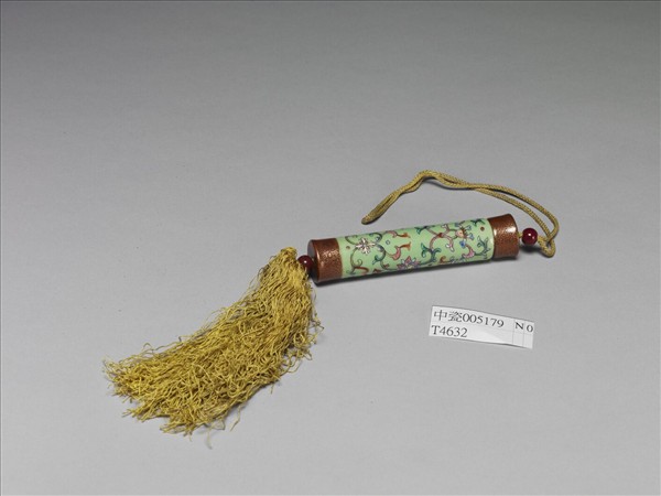 粉彩草綠地纏枝花卉紋牙籤筒