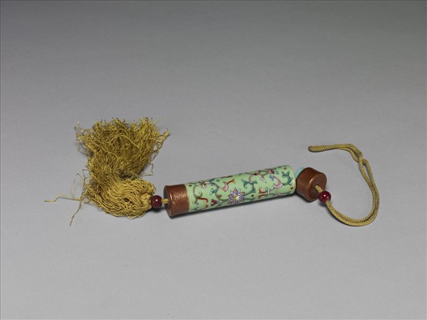 粉彩草綠地纏枝花卉紋牙籤筒