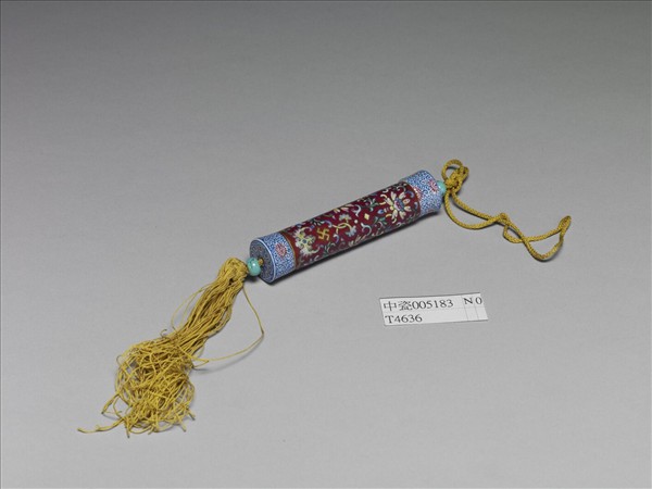 粉彩紅地纏枝花卉紋牙籤筒