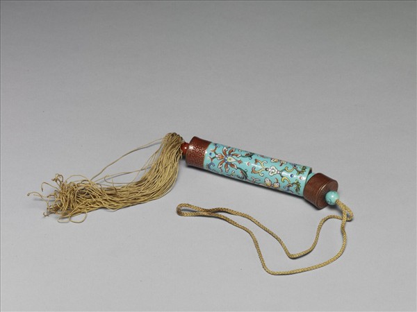 粉彩湖綠地纏枝花卉紋牙籤筒