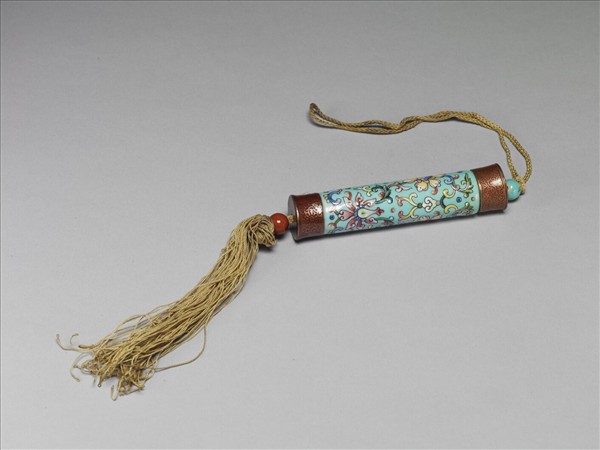 粉彩湖綠地纏枝花卉紋牙籤筒