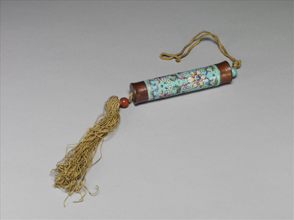 粉彩湖綠地纏枝花卉紋牙籤筒