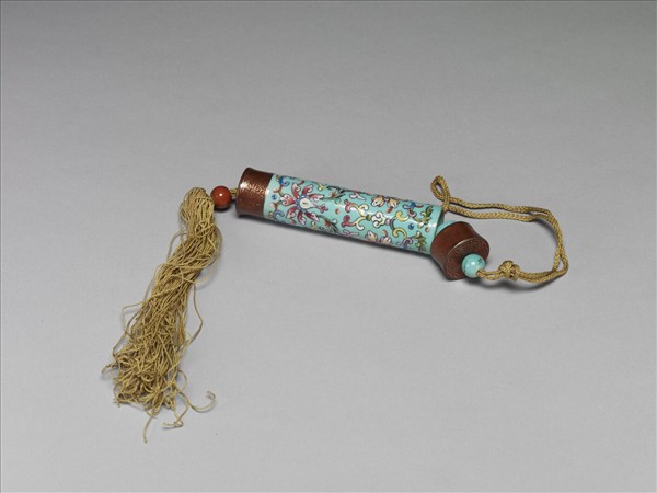 粉彩湖綠地纏枝花卉紋牙籤筒