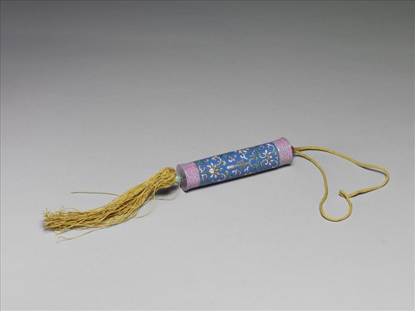 粉彩藍地纏枝花卉紋牙籤筒