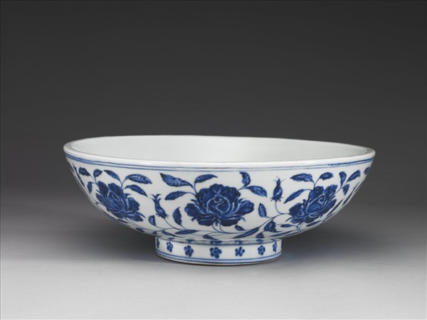 青花轉枝月季花紋碗