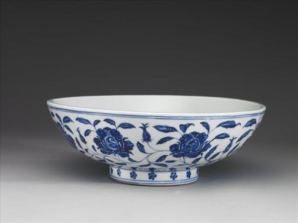 青花轉枝月季花紋碗