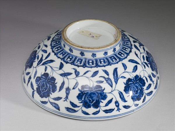 青花轉枝月季花紋碗