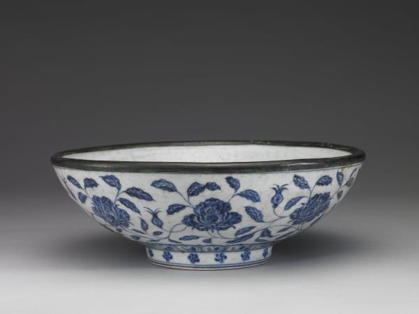 青花四季花卉紋大碗