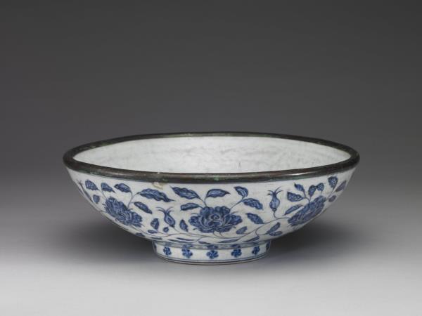 青花四季花卉紋大碗