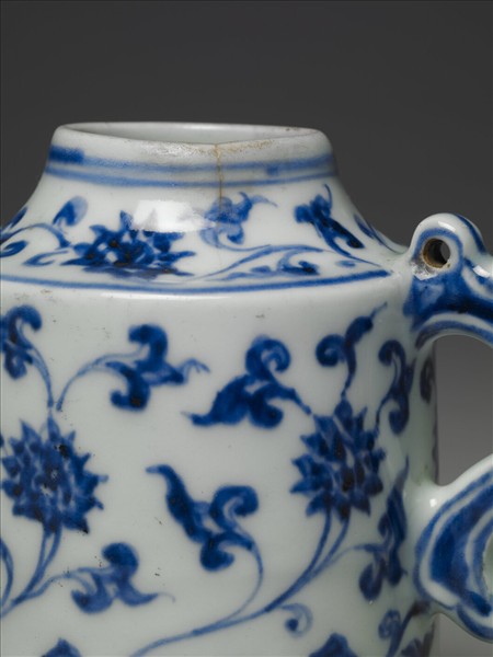 青花壽山福海蓮紋壺