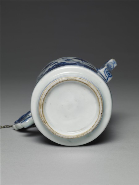 青花壽山福海蓮紋壺