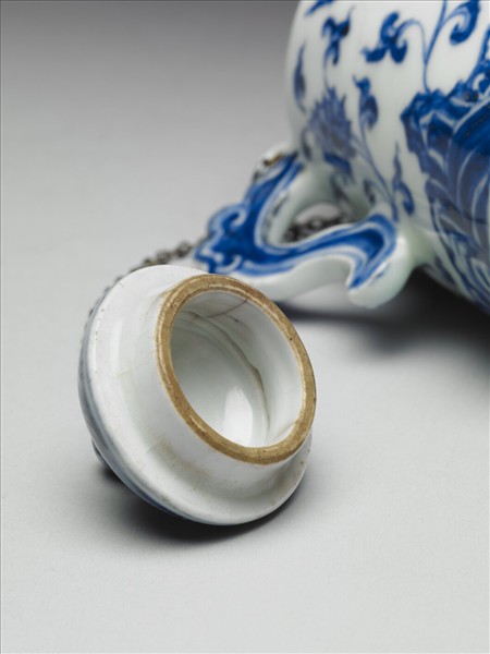 青花壽山福海蓮紋壺