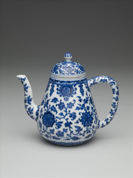 青花番蓮紋茶壺