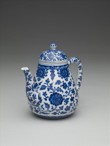 青花番蓮紋茶壺