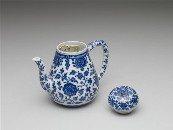 青花番蓮紋茶壺