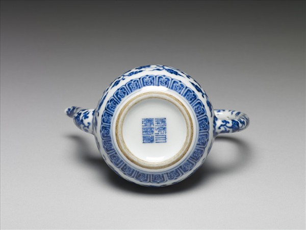 青花番蓮紋茶壺