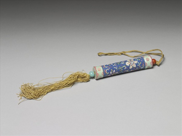 粉彩藍地纏枝花卉紋牙籤筒