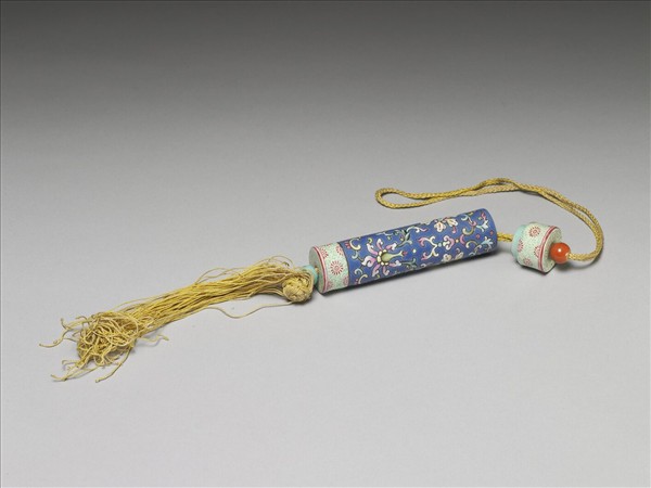 粉彩藍地纏枝花卉紋牙籤筒