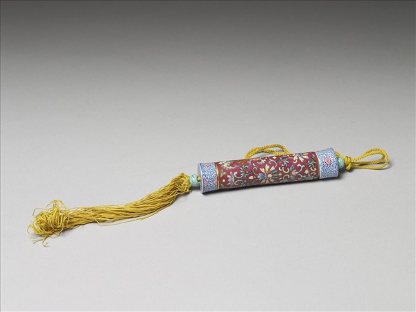 粉彩紅地纏枝花卉紋牙籤筒