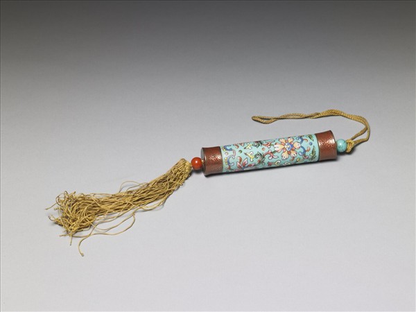 粉彩湖綠地纏枝花卉紋牙籤筒