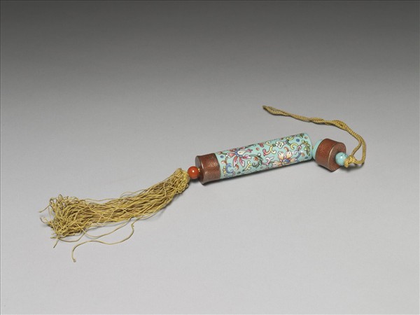 粉彩湖綠地纏枝花卉紋牙籤筒