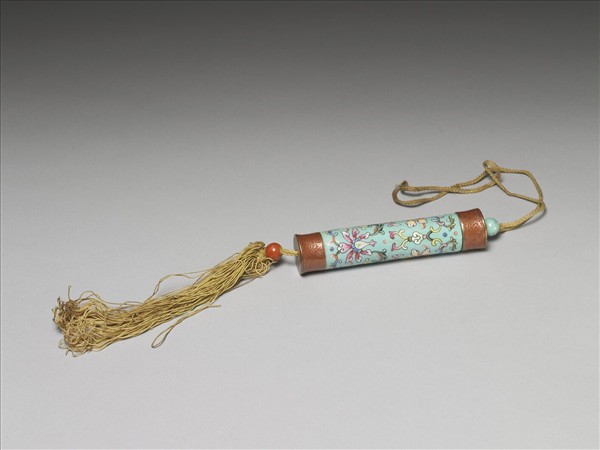 粉彩湖綠地纏枝花卉紋牙籤筒