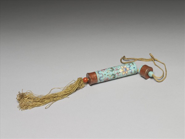 粉彩湖綠地纏枝花卉紋牙籤筒